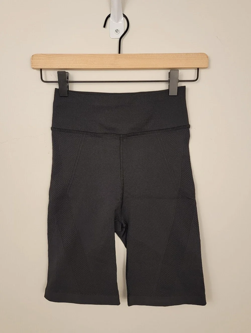 Lululemon High Rise Seamless Biker Shorts Black Textured 8